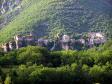 Le village de Cantobre - nous sommes le château au milieu - Gîtes Castel de Cantobre, Aveyron, France
